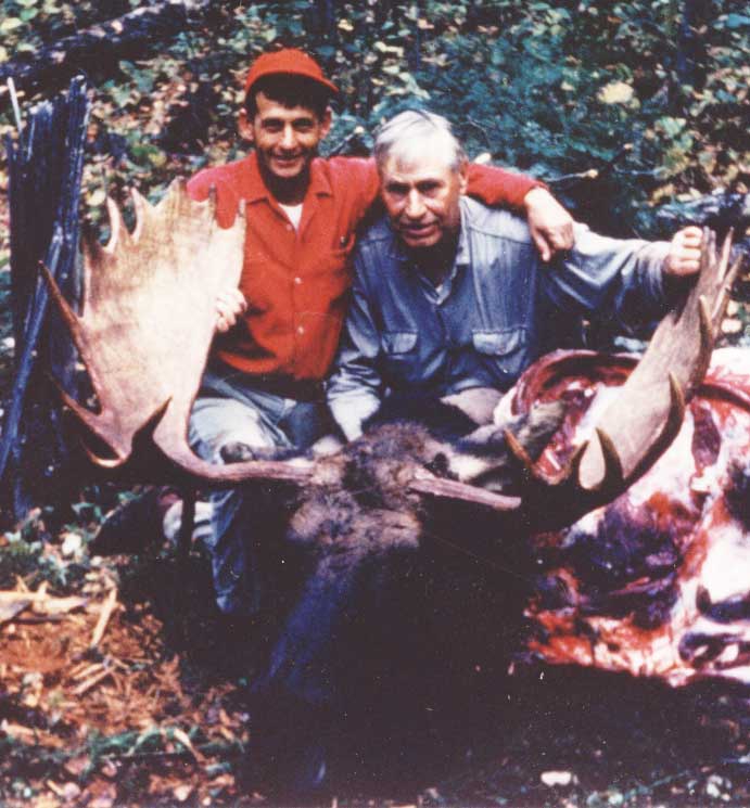 Art Madsen and Bob Frush 49 inch rack Veteran Guide Art Madsen with successful hunter, Bob Frush. ArtMadsen__BobFrush_Moose_49inch_Rack.jpg